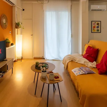 דירה Cozy Flat With Balcony, סלוניקי