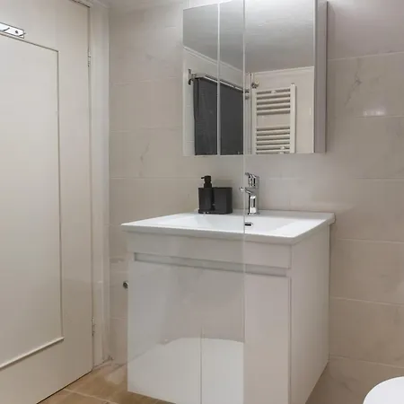 דירה Cozy Flat With Balcony, *