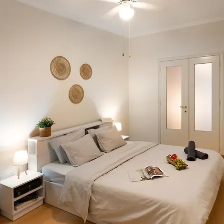 Cozy Flat With Balcony, Appartamento Salonicco