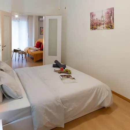 דירה Cozy Flat With Balcony, סלוניקי