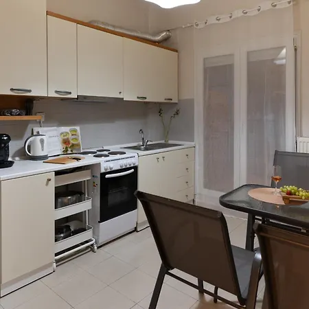 דירה Cozy Flat With Balcony,